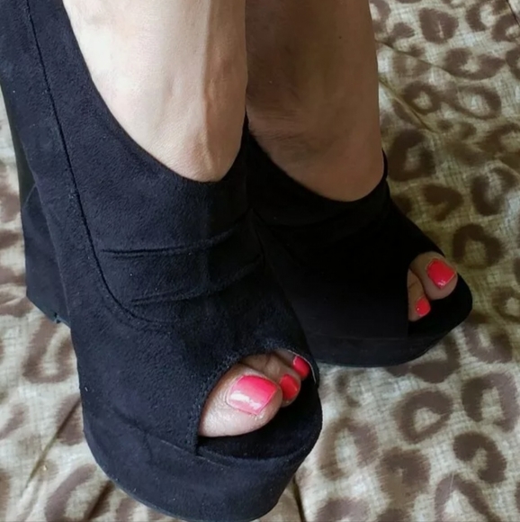 Love Culture Black Open-Toe Wedge Heels Size 7 - Picture 4 of 9